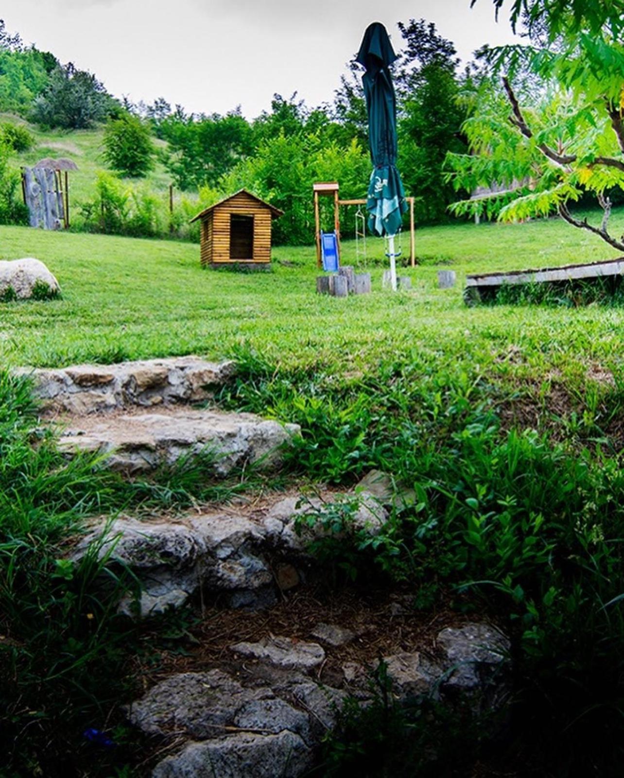 Cob Village Berca Екстериор снимка