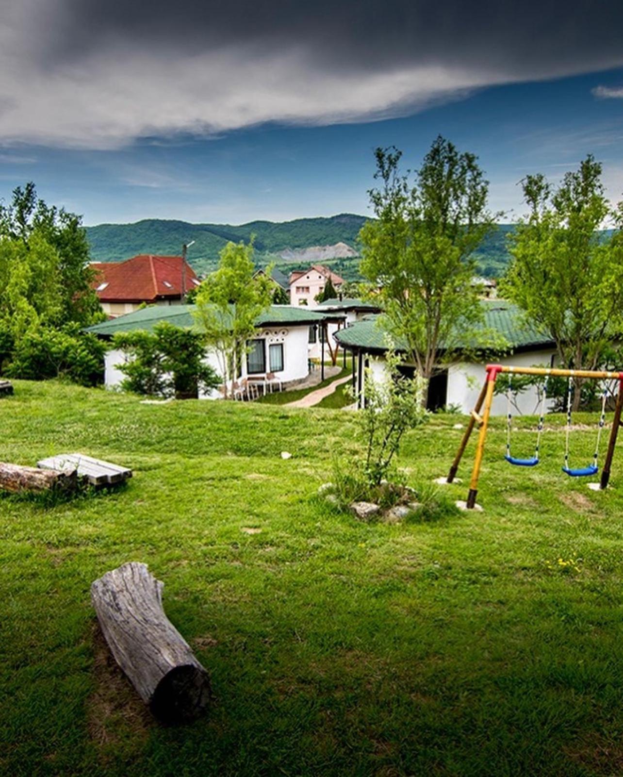 Cob Village Berca Екстериор снимка