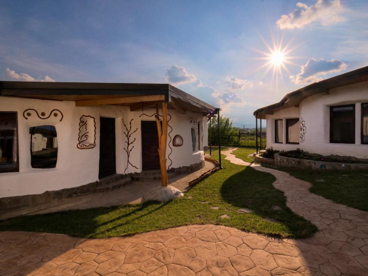 Cob Village Berca Екстериор снимка